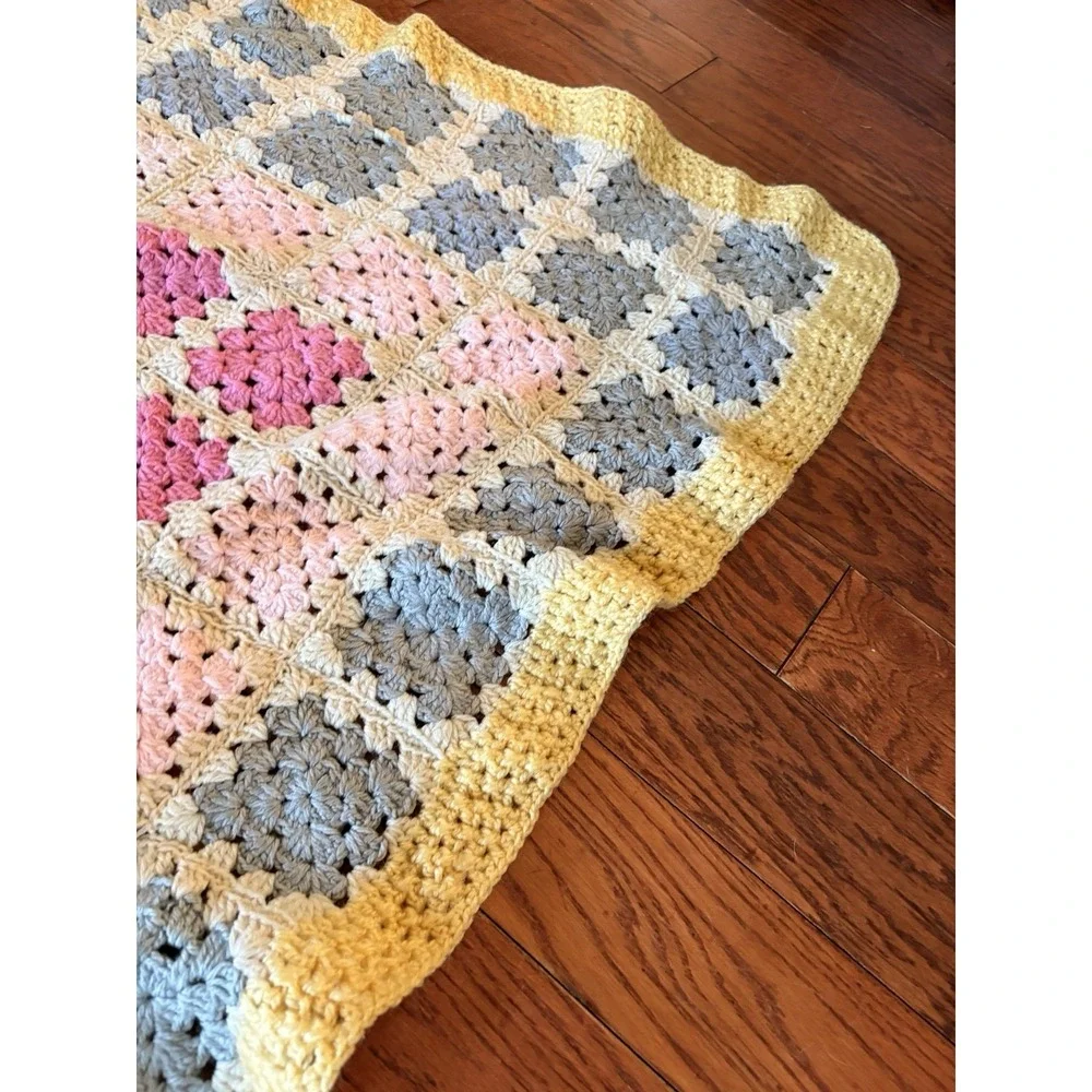 Large Vintage Handmade Pastels & White Crochet Afghan Granny Squares 55
